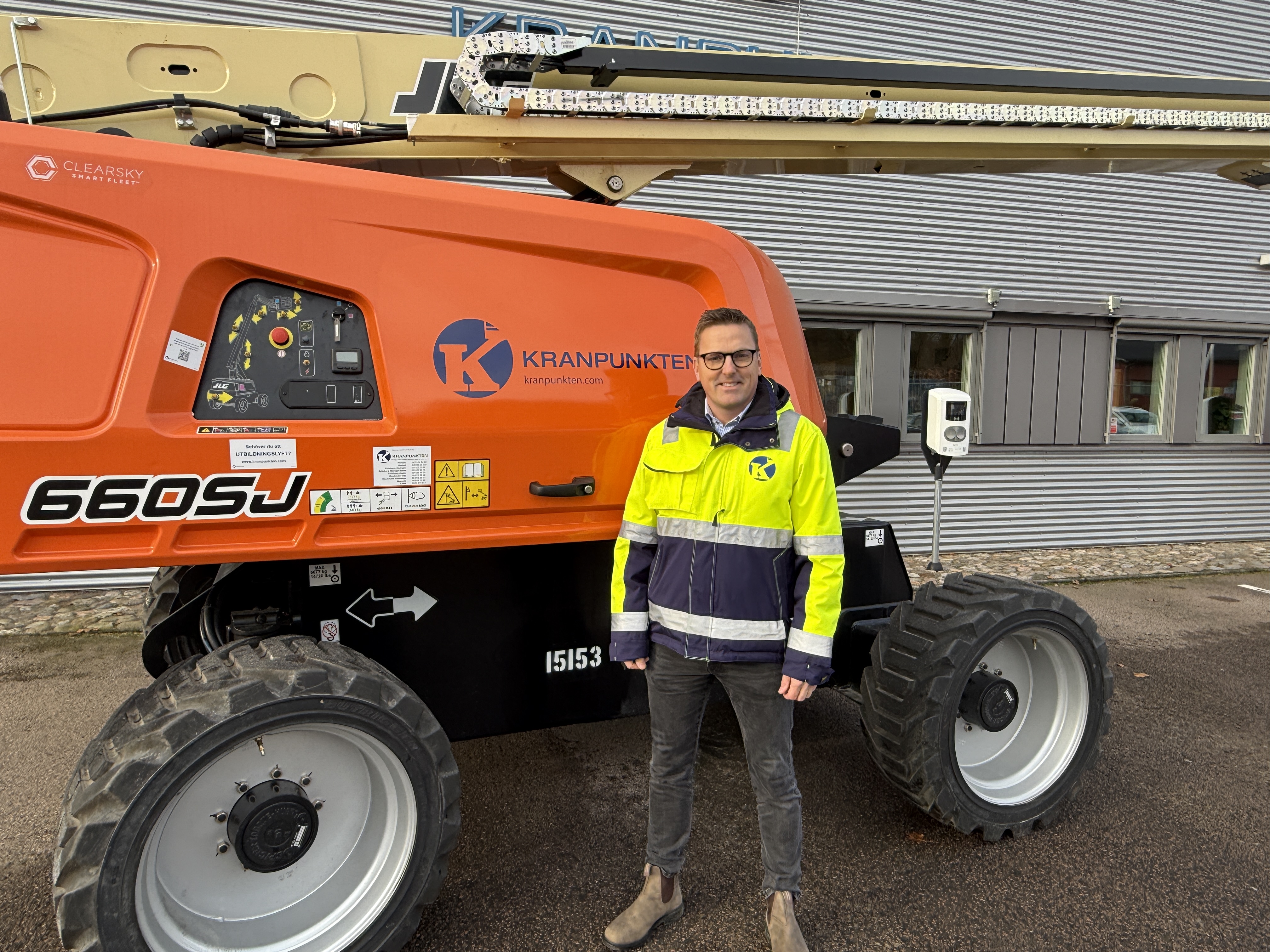 Kranpunkten fortsätter investera i stora bomliftar