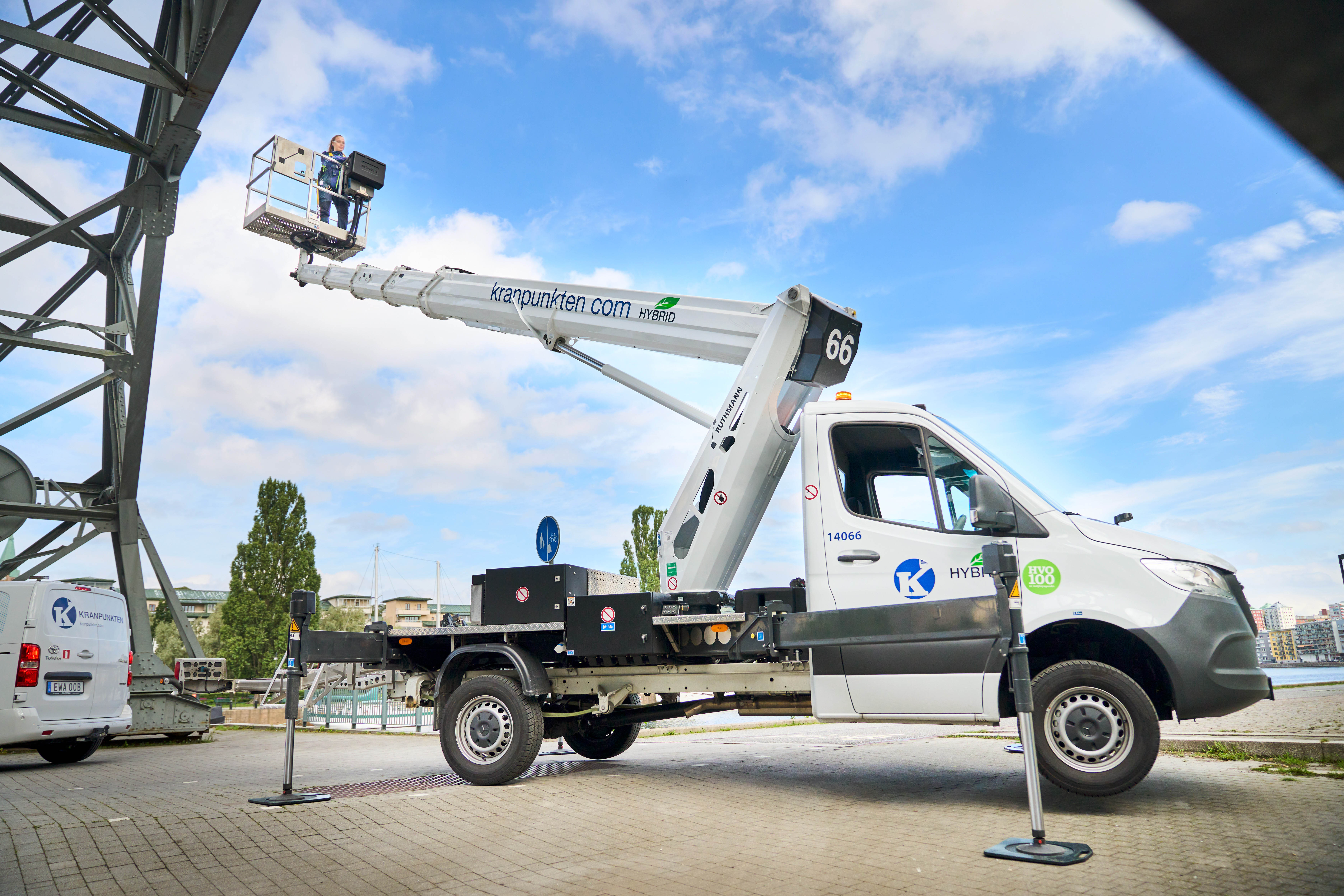 Kranpunkten's green transition progresses, fleet expands with six new hybrid truck-mounted platforms