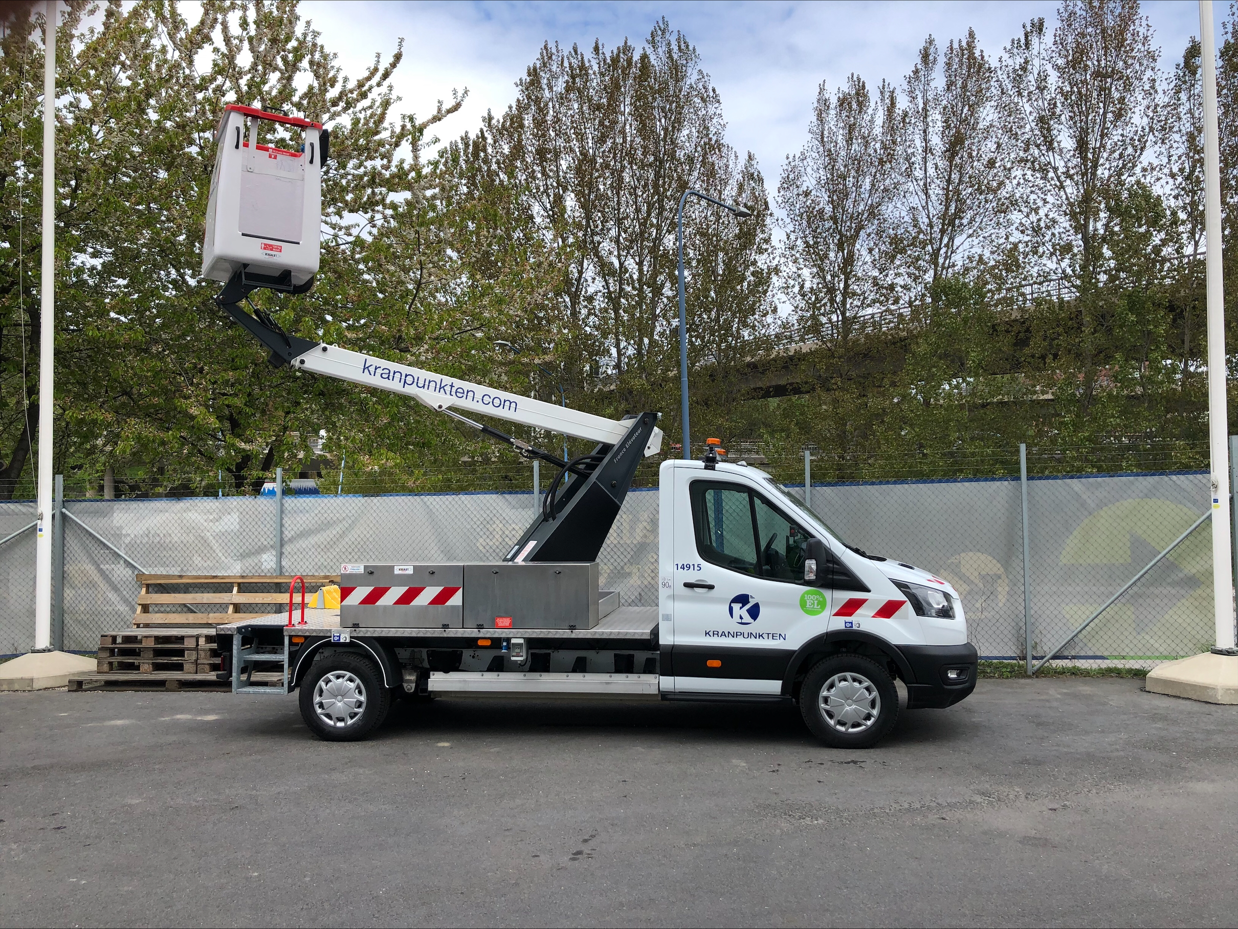 New Fully Electric Vehicle-Mounted Lifts Strengthen Kranpunkten’s Fleet